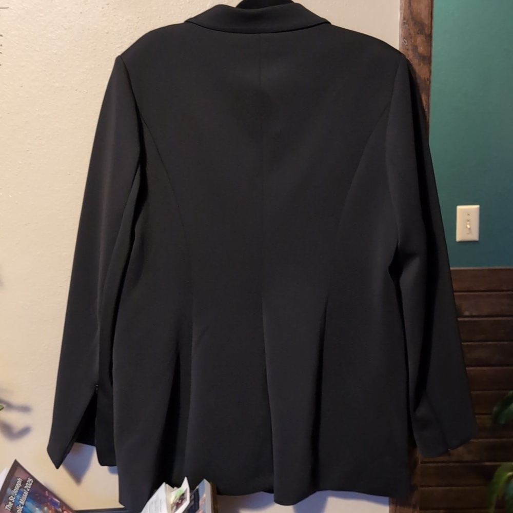 Good American Curvy Boyfriend Jacket - Picture 7 of 7